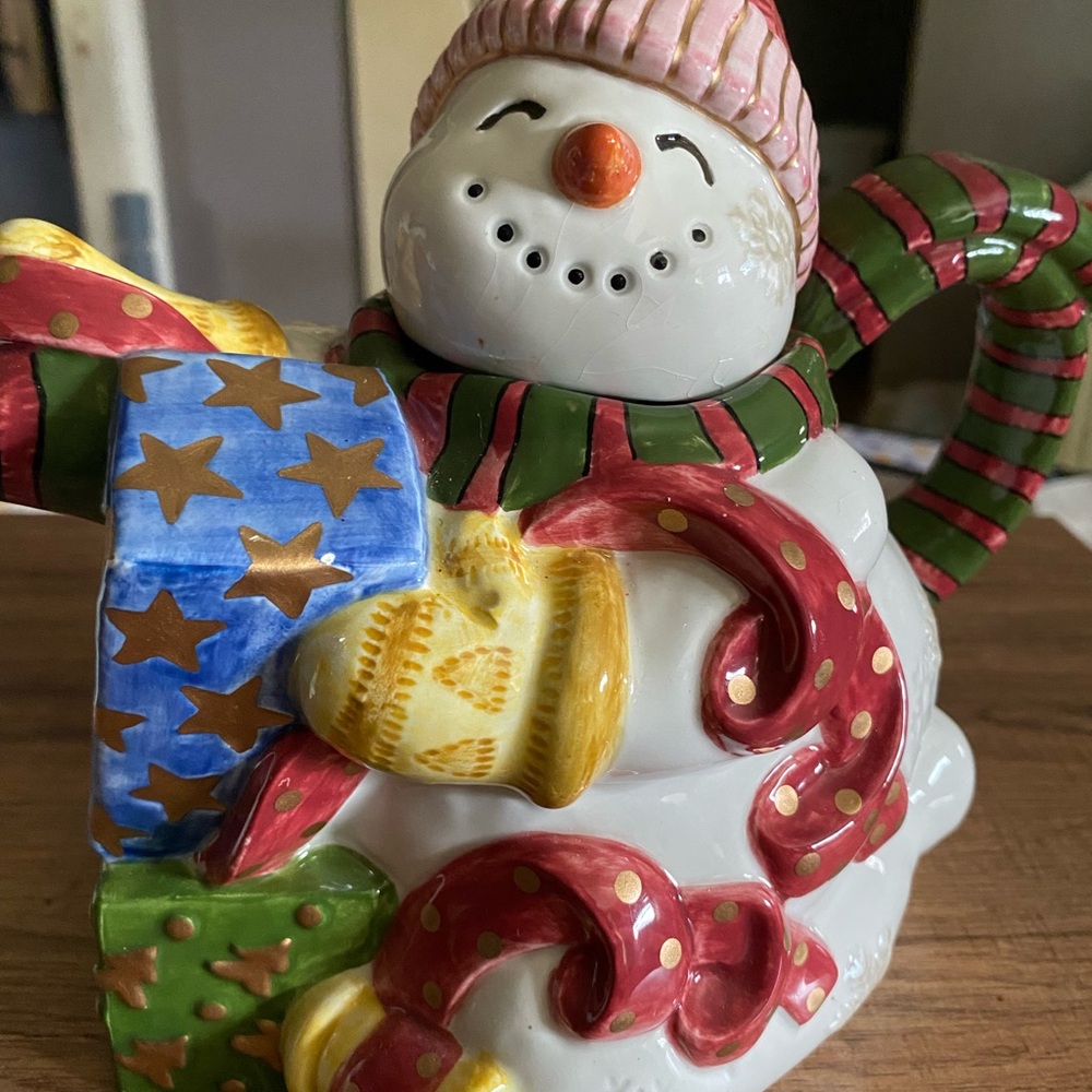 Fitz and Floyd Frosty Folks teapot